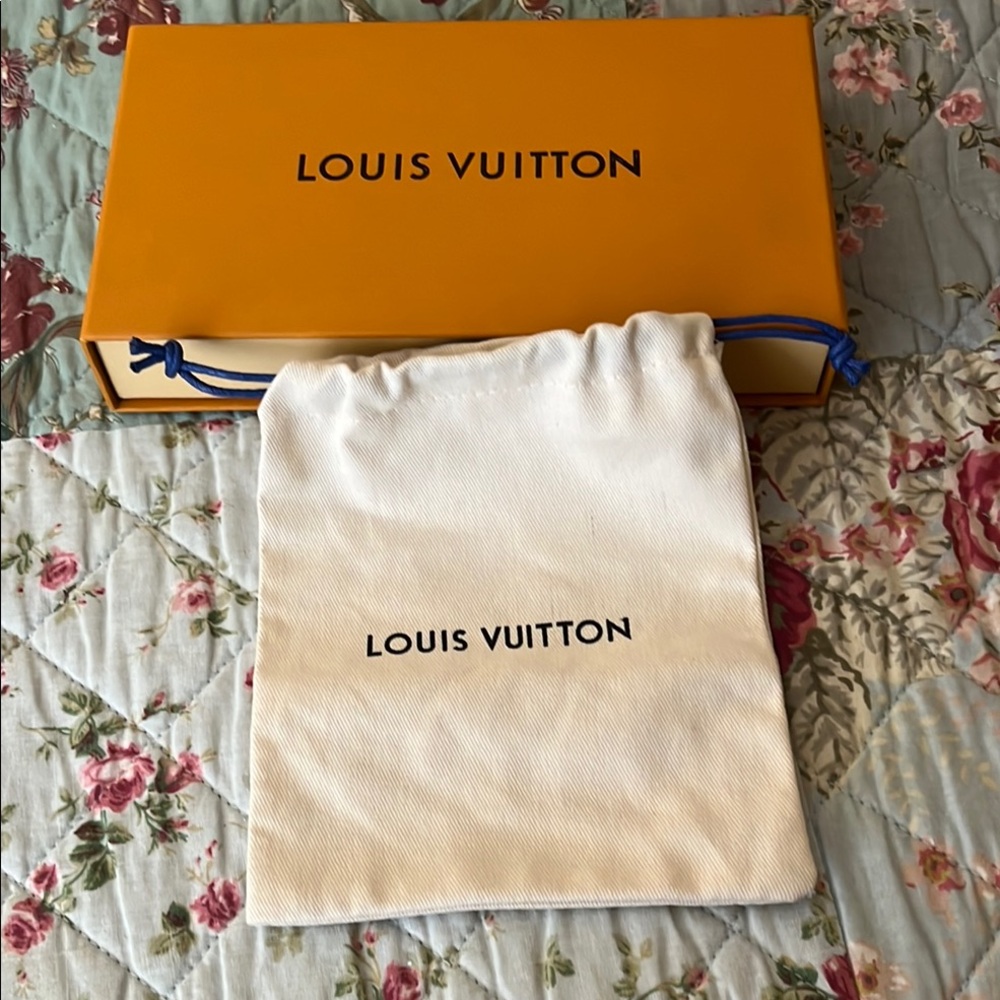 Louis Vuitton White Dust Bag and box - Picture 1 of 10